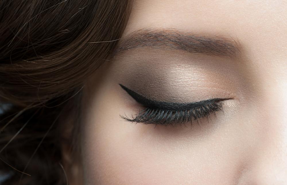 Eyeliner Hacks for a Professional Look